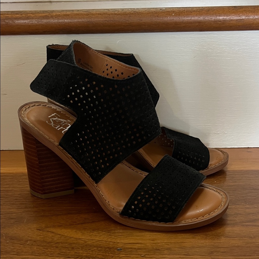 Franco Sarto Black Perforated Heeled Sandals Preowned size 6